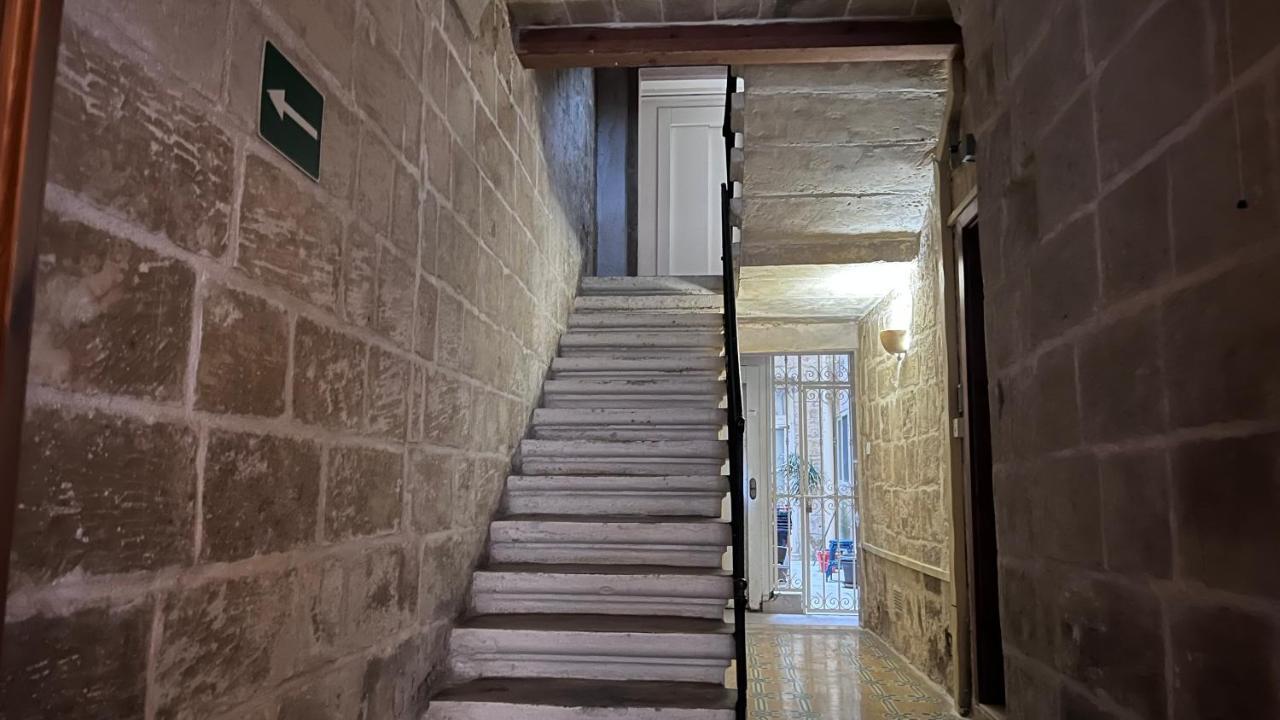 Flat In Валетта Экстерьер фото